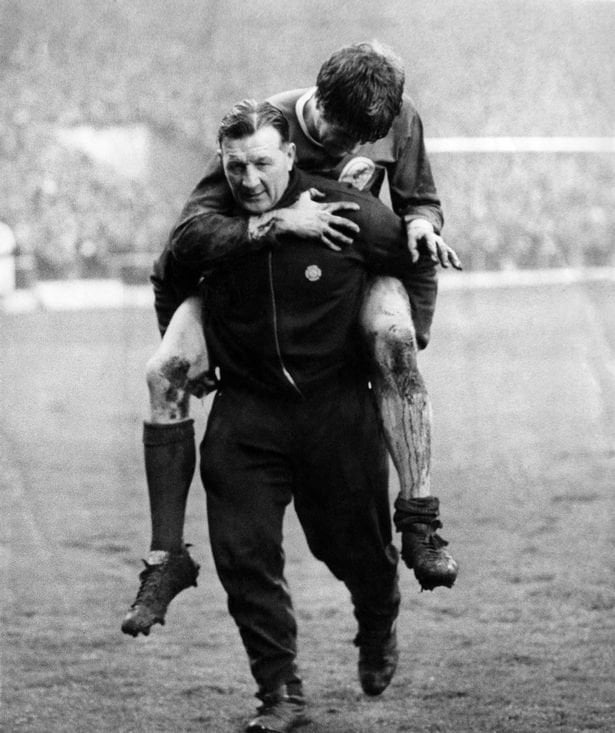 What an iconic photo this is, no wonder they made a statue of it!