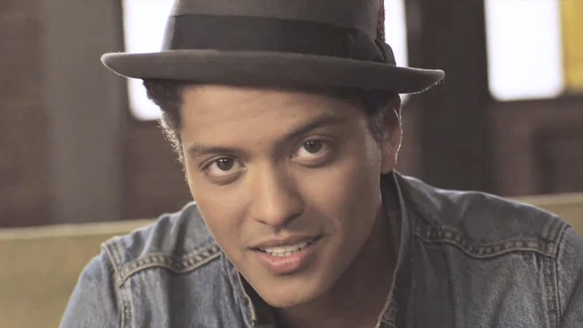 Le GOAT Bruno Mars depuis 2010:
Nothin’ on You - Just The way you are - Billionaire - Grenade - The Lazy Song-Marry You - Locked out of heaven - When I Was your man/Treasure/Gorilla  - Uptown Funk - 24 Magic  - That’s why I like - Versace - Finess - Leave the door - APT…