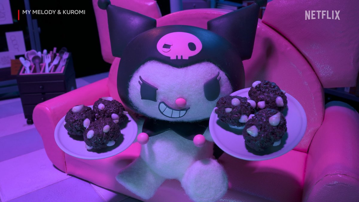 NetflixJP's tweet image. 💜😈🦇クロミ🦇😈💜
乱暴者に見えて、実はとっても乙女チック。
黒いずきんとピンクのどくろがキュート!
#ネトフリでメロクロ
#mymelodykuromi