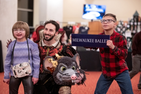 🎭 The Milwaukee Theater District is proud to be highlighted as one of the city’s many accessible experiences. From ADA seating to sensory-friendly shows, we’re committed to making live theater welcoming for every body. Explore the full itinerary here: bit.ly/4f0Q5Fn