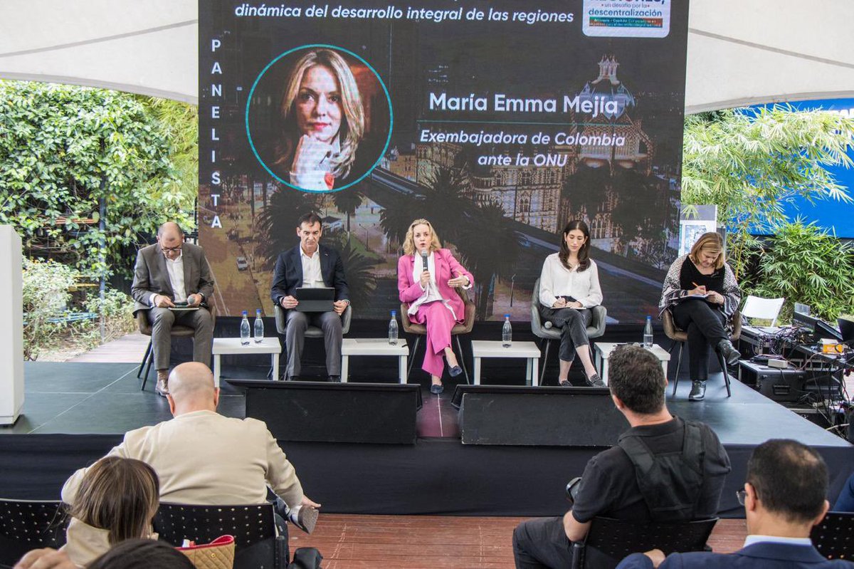 MariaEmmaMejiaV's tweet photo. En el Foro "Ruta Regiones: un desafío por la descentralización en Antioquia”, conversamos sobre un tema que me ha ocupado por años: el delito trasnacional. Gracias a la @FNDCol y a @CaracolRadio por abrir estos espacios.
#RutaRegiones #SeguridadTerritorial https://t.co/vJqxwWsaqa