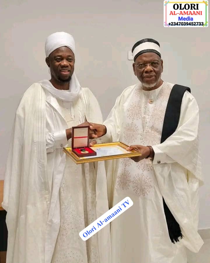 Olorialamaani's tweet photo. 📸 𝐓𝐡𝐢𝐬 𝐢𝐦𝐚𝐠𝐞 𝐜𝐚𝐩𝐭𝐮𝐫𝐞𝐬:

𝐒𝐡𝐞𝐢𝐤𝐡-𝐮𝐥-𝐈𝐬𝐥𝐚𝐦 𝐌𝐚𝐨𝐥𝐚𝐧𝐚 𝐅𝐚𝐝𝐢𝐥𝐚𝐭 𝐒𝐡𝐞𝐢𝐤𝐡 𝐃𝐫. 𝐀𝐥𝐡𝐚𝐣𝐢 𝐒𝐮𝐥𝐚𝐢𝐦𝐚𝐧 𝐅𝐚𝐫𝐮𝐪 𝐎𝐧𝐢𝐤𝐢𝐣𝐢𝐩𝐚 𝐀𝐥-𝐌𝐢𝐬𝐤𝐞𝐞𝐧𝐛𝐢𝐥𝐥𝐚𝐡𝐢 (𝐎𝐎𝐍), 𝐆𝐫𝐚𝐧𝐝 𝐌𝐮𝐟𝐭𝐢 𝐨𝐟 𝐈𝐥𝐨𝐫𝐢𝐧, https://t.co/oVvIaB0jql