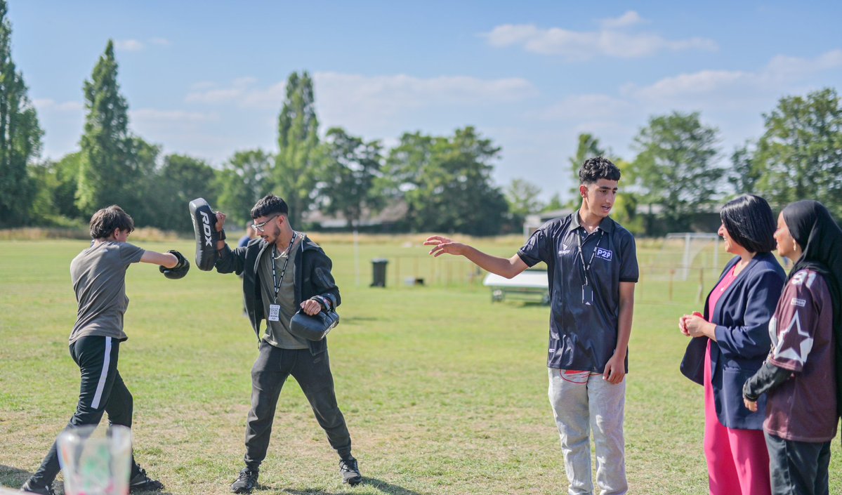 Pitch2Progress's tweet image. Great to welcome the Secretary of State for Justice @ShabanaMahmood, to Pitch 2 Progress this afternoon.
Our youth leaders and ambassadors proudly gave her a tour of the site and shared powerful stories about their journeys and the impact P2P has had on their lives.