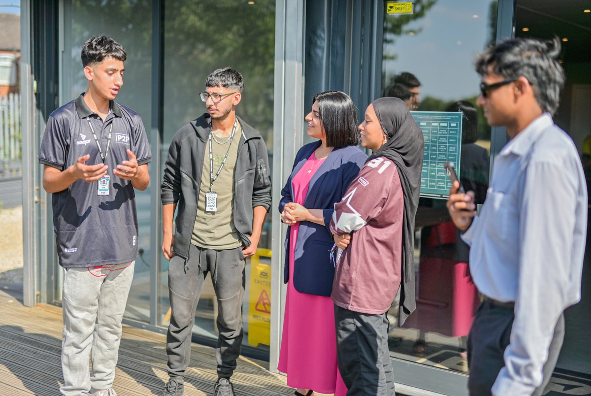 Pitch2Progress's tweet image. Great to welcome the Secretary of State for Justice @ShabanaMahmood, to Pitch 2 Progress this afternoon.
Our youth leaders and ambassadors proudly gave her a tour of the site and shared powerful stories about their journeys and the impact P2P has had on their lives.