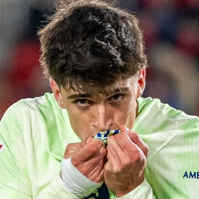 BlazquezFont's tweet image. Culer como pocos, Pau Víctor se va del Barça dejando 12 millones, sin una mala cara, trabajando como el que más y sin querer agarrarse a su contrato. A pesar de no haber disfrutado de minutos, nunca desistió y ha sido un ejemplo dentro del vestuario. Uno di noi. #FCBarcelona