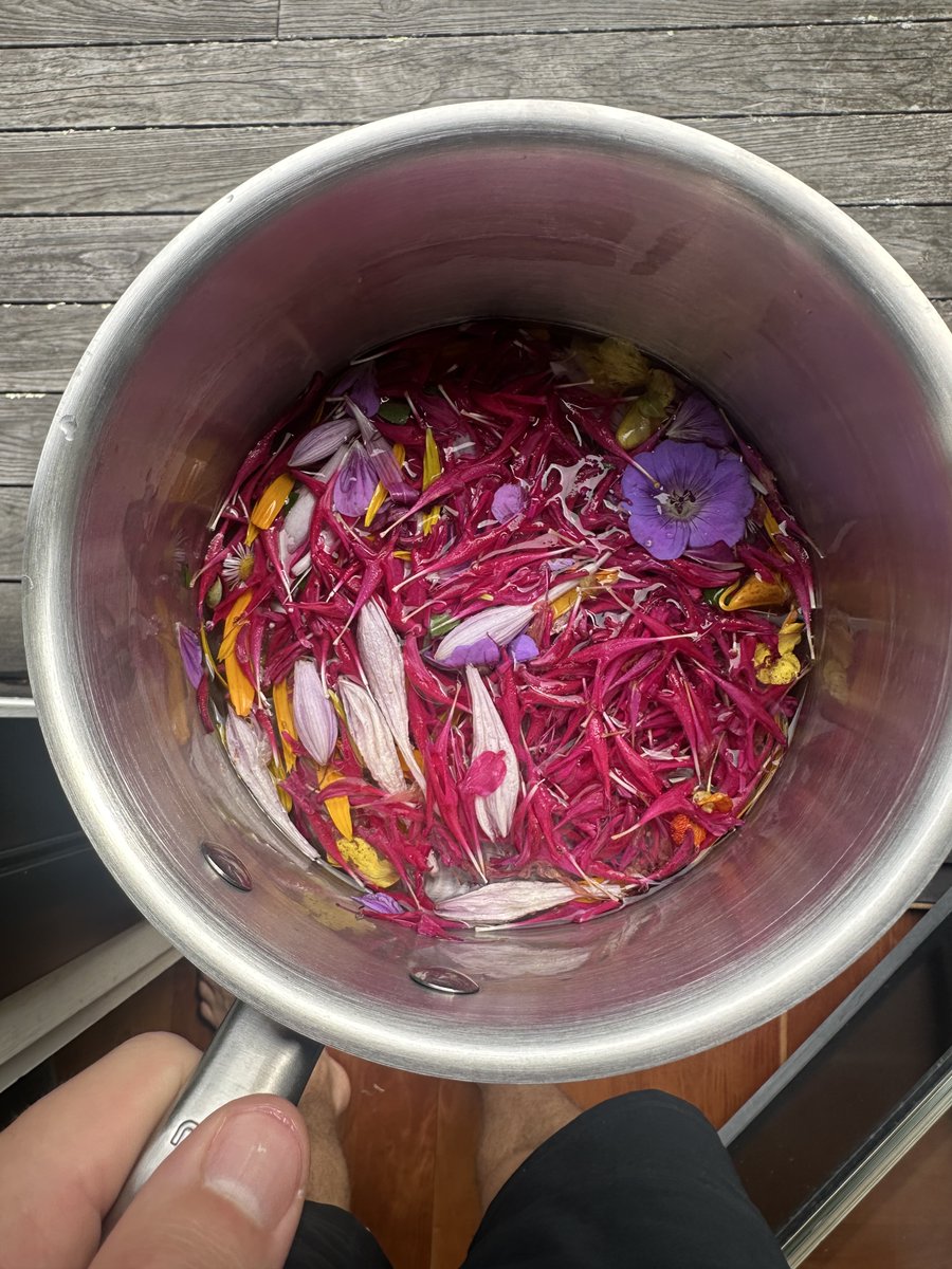 tmuxvim's tweet image. finna make some dye