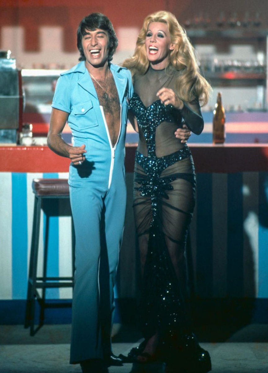 guadastrokera's tweet image. dios ese vestido de susana its giving CHER 🙏🏻