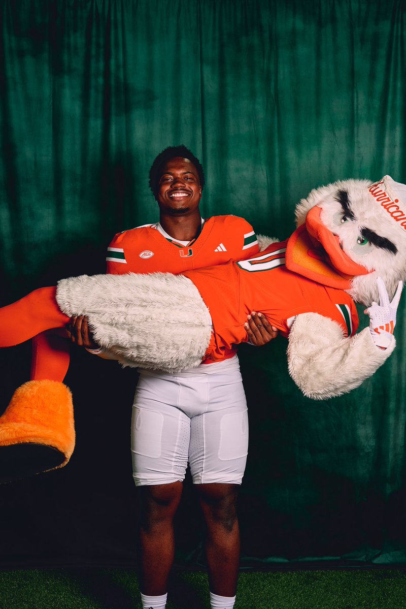 UM_Sebastian's tweet image. New season, same mission 😤🙌
Our creative team cooked at our 2025 @canesfootball content day 😮💨🔥
#GoCanes #ItsAllAboutTheU #MiamiHurricanes #CanesFootball
