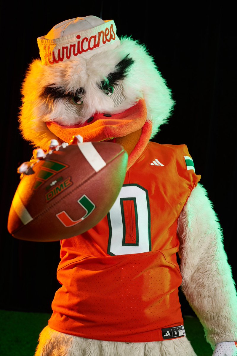 UM_Sebastian's tweet image. New season, same mission 😤🙌
Our creative team cooked at our 2025 @canesfootball content day 😮💨🔥
#GoCanes #ItsAllAboutTheU #MiamiHurricanes #CanesFootball