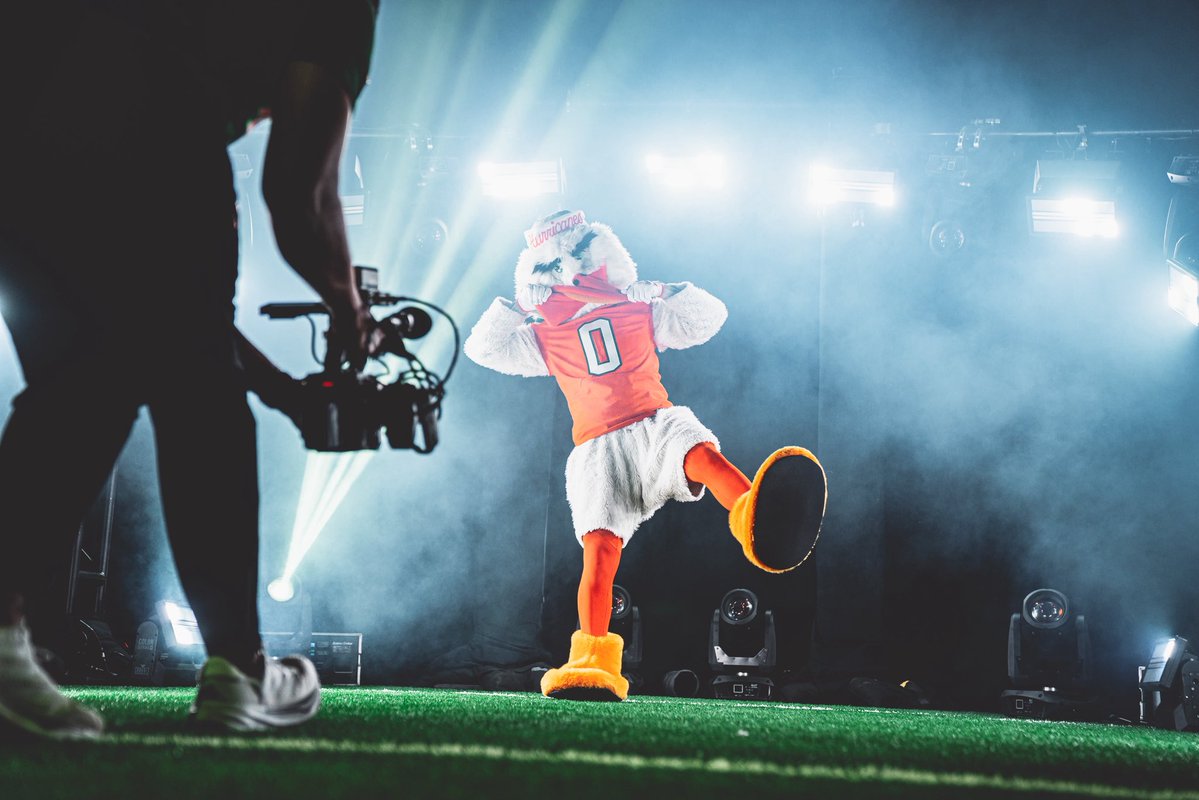 UM_Sebastian's tweet image. New season, same mission 😤🙌
Our creative team cooked at our 2025 @canesfootball content day 😮💨🔥
#GoCanes #ItsAllAboutTheU #MiamiHurricanes #CanesFootball
