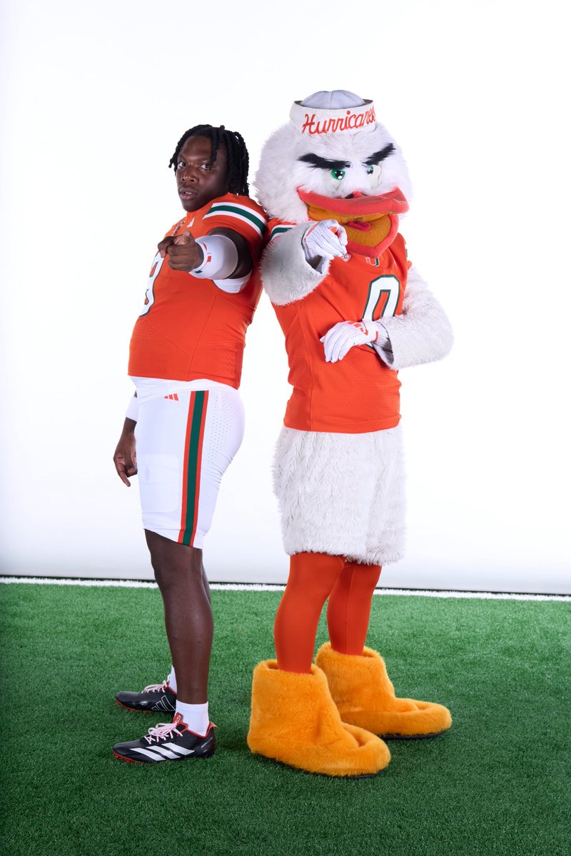 UM_Sebastian's tweet image. New season, same mission 😤🙌
Our creative team cooked at our 2025 @canesfootball content day 😮💨🔥
#GoCanes #ItsAllAboutTheU #MiamiHurricanes #CanesFootball