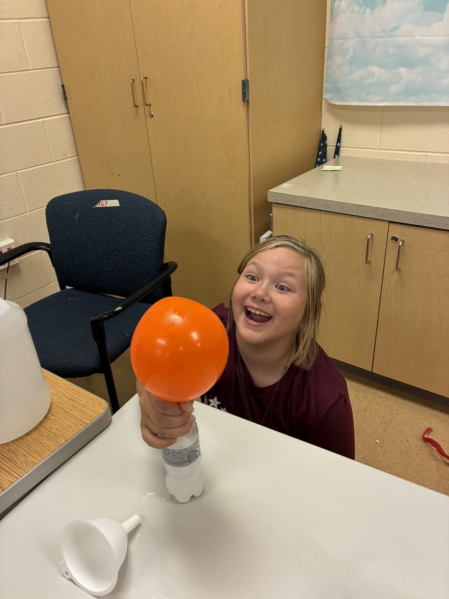 Longviewlion's tweet image. Fun Friday for ESY had hands on science. We created
Diet Coke and mentos geysers and baking soda vinegar balloons! Thanks to the Starr kids for helping! @A_Leizear @MCPS
