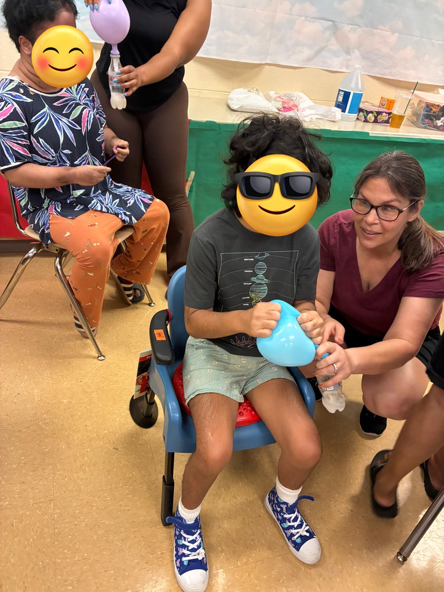 Longviewlion's tweet image. Fun Friday for ESY had hands on science. We created
Diet Coke and mentos geysers and baking soda vinegar balloons! Thanks to the Starr kids for helping! @A_Leizear @MCPS