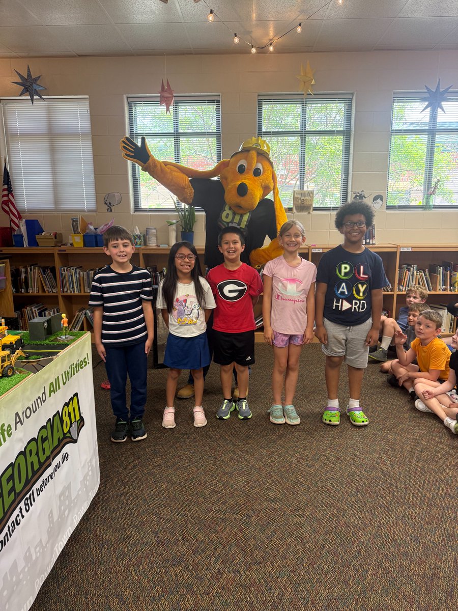DiggerDog811's tweet image. Digger Dog and Ms. Maria visited High Shoals Elementary School! diggerdog811.com/?p=5380 @GA811 @OconeeCoSchools @georgiadeptofed @gsbacomm @GAESPrincipals @gaelassoc #Call811 #Contact811 #SafeDigging #educationalsafetyprograms #PublicSafety