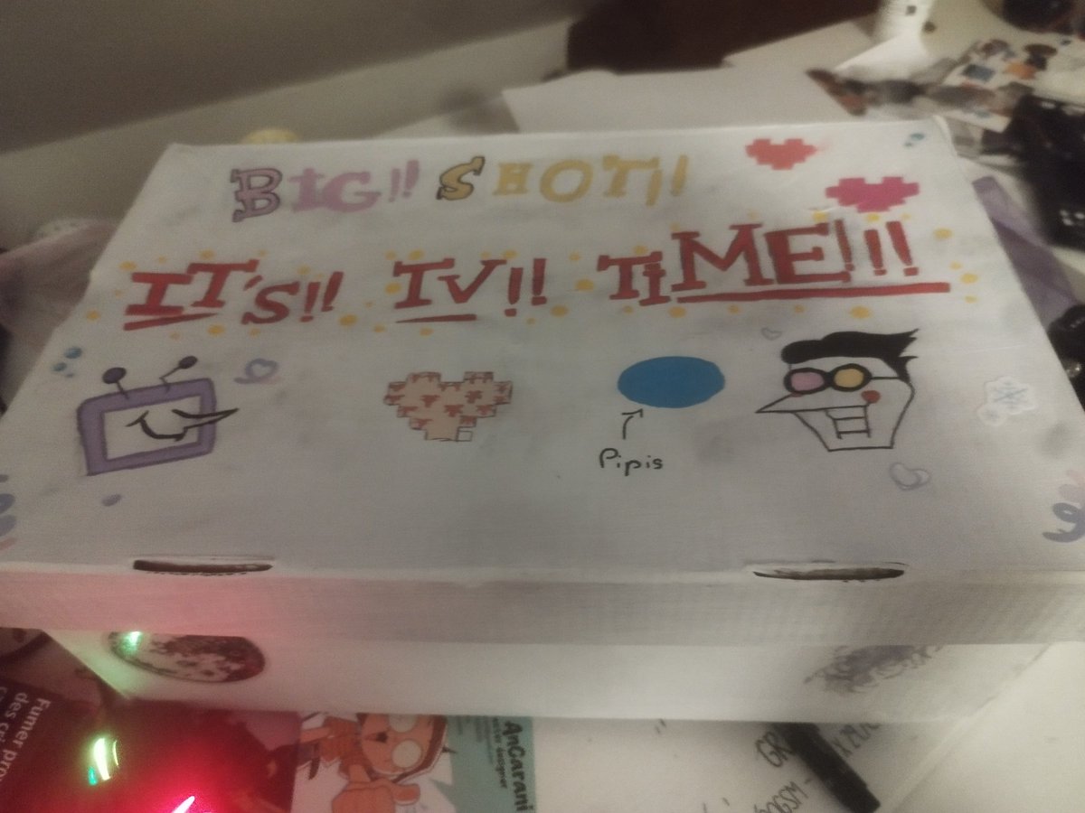 KamyIsJustRed's tweet image. HEHE I MADE A LITTLE SPAMTENNA BOX