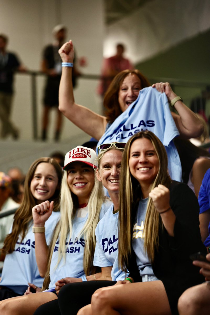 DallasFlashPB's tweet image. Our faces when it’s BLUE-OUT night at @MajorLeaguePB!
We want to see everyone wearing their free light blue shirts they’re given when entering the venue TONIGHT for our match against the Carolina Hogs!
Let’s pack this thing and be the #bluebeam⚡️