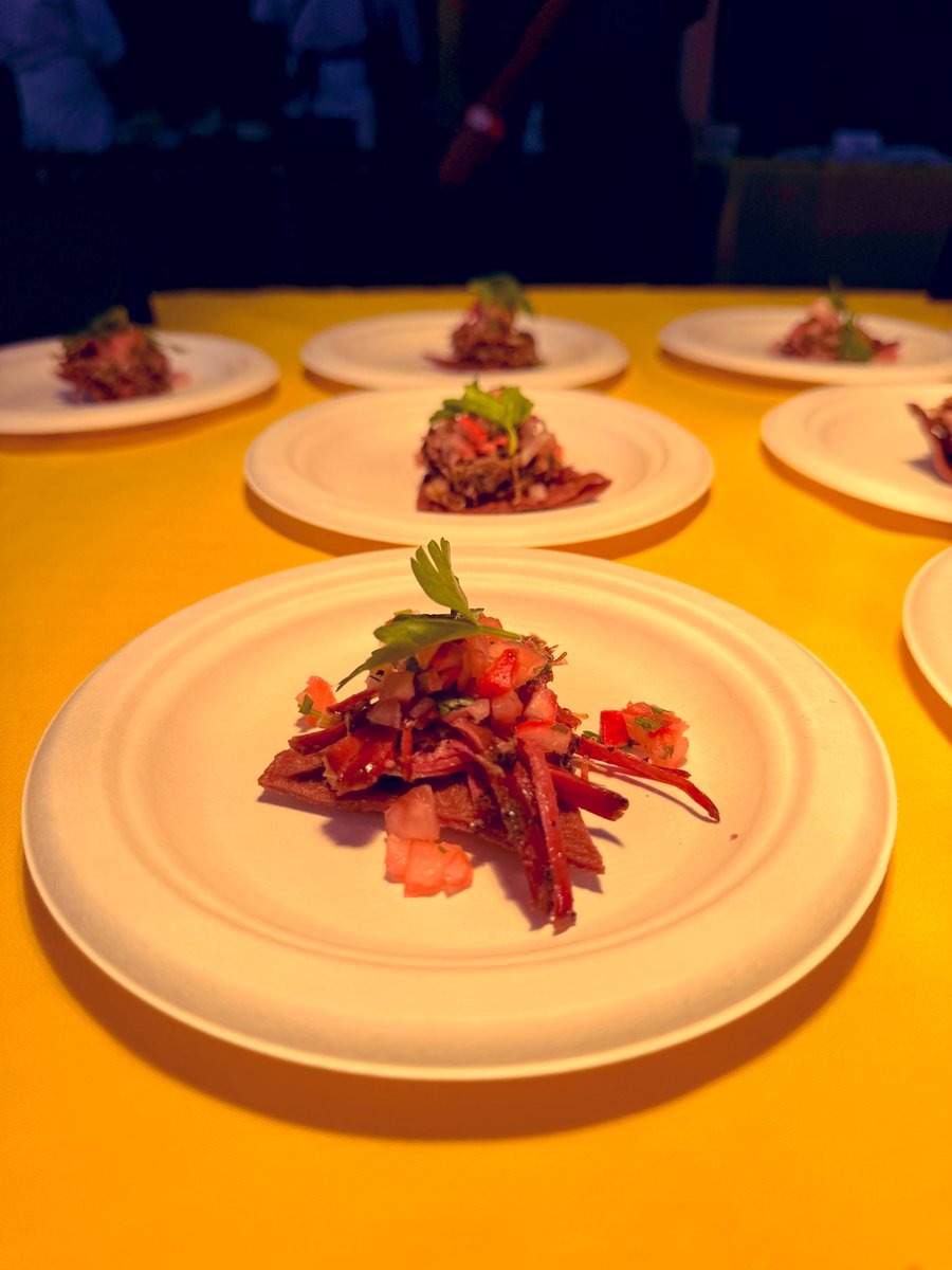 Fernando_GoPe's tweet image. Had a blast yesterday at Best of Washington (@washingtonian) serving up some slow-smoked love. We came to represent wood fire cooking traditions like whole hog, lamb barbacoa, and ember roasted veggies while supporting @WCKitchen.
Didn’t make @jsidman’s best bites list, but we…