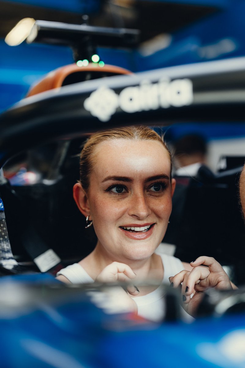 wisteriasainz's tweet image. amelia at the williams garage -> carlos chicken shop date episode