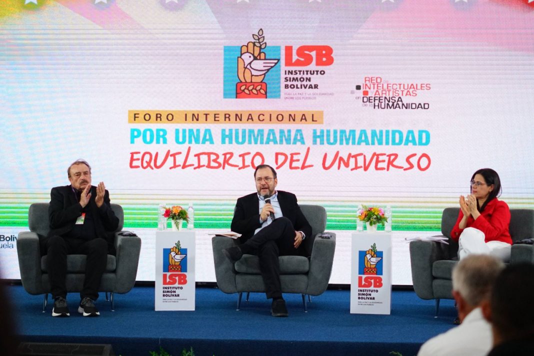 contrapuntovzla's tweet image. Canciller venezolano llama a crear un frente contra «el fascismo»: «No estamos en mera resistencia, debemos pasar y estar en ofensiva» acortar.link/A887D6