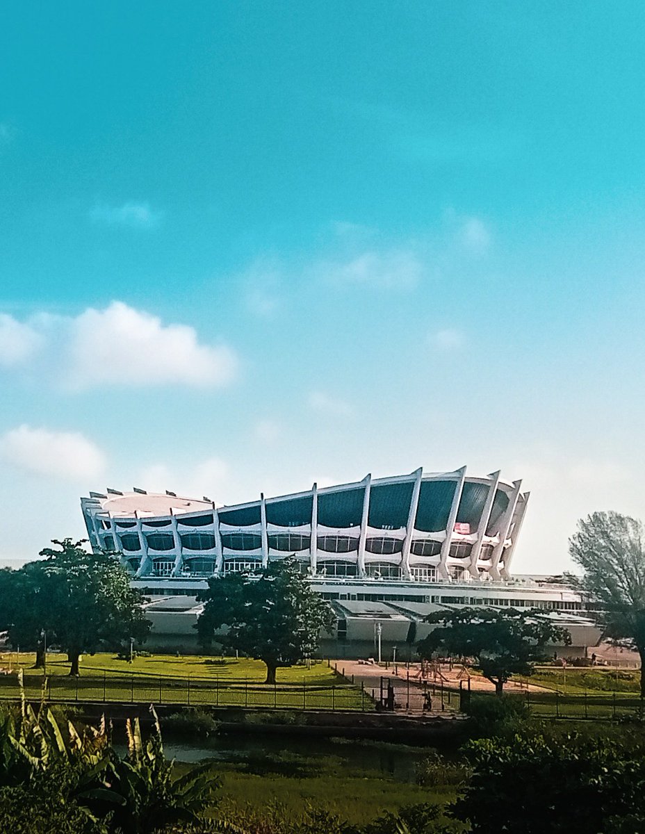 The Camera            vs             The Photos