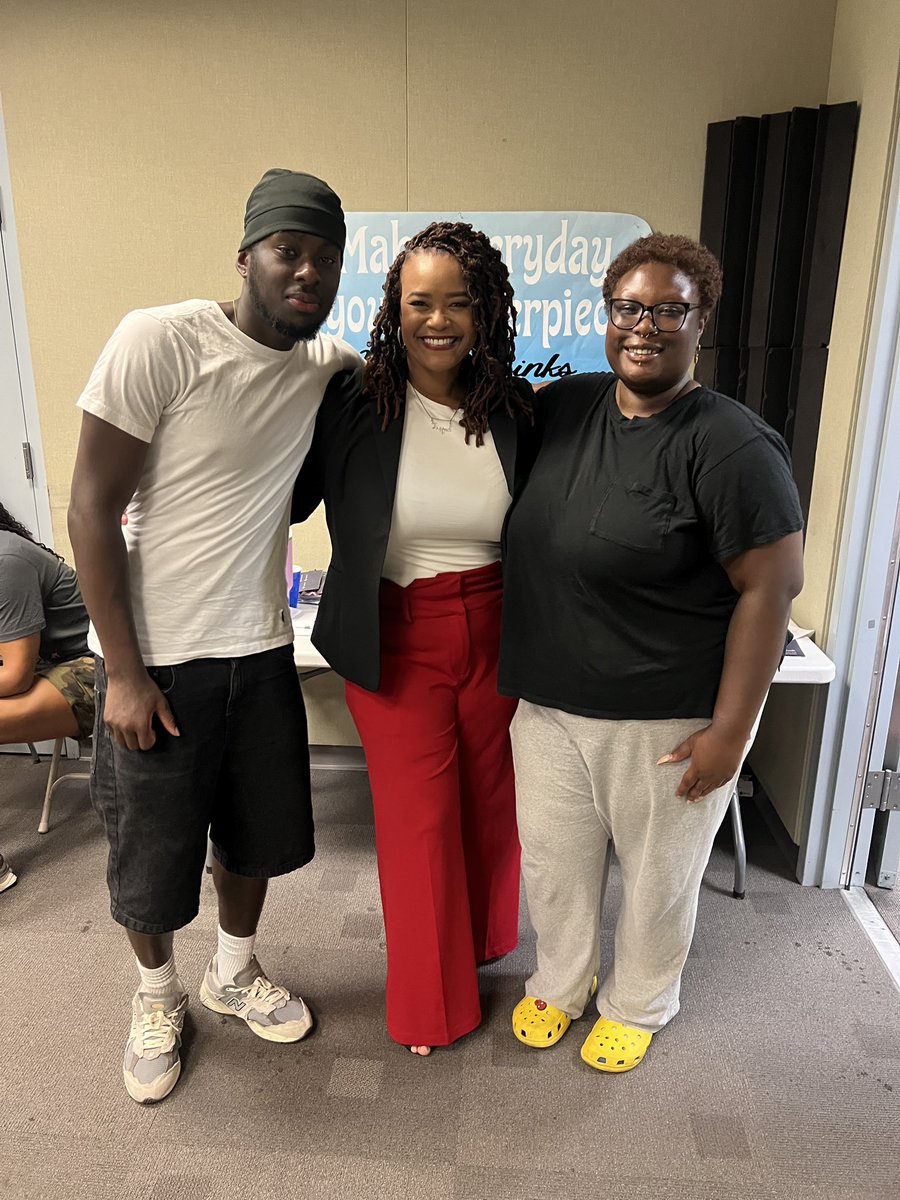 Arin Tucker tweet media