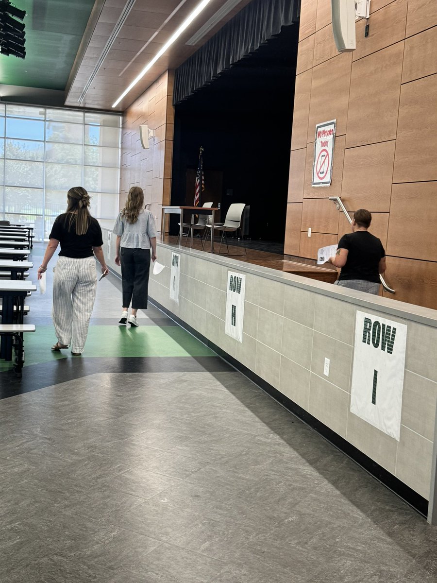 amandarmichael8's tweet image. We had a fun scavenger hunt with our new staff! They found important rooms while recovering wolves! @utleywolves #WeLoveRockwallISD
