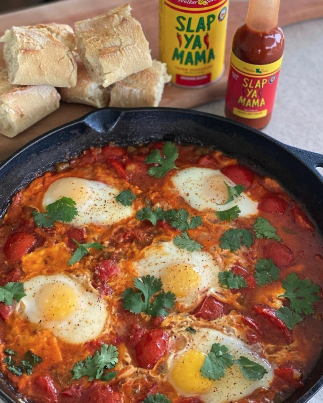 Tomato season 🤝Shakshuka! 🌶🍅🥚#slapyamama #tomatoes

📸 @flavormama