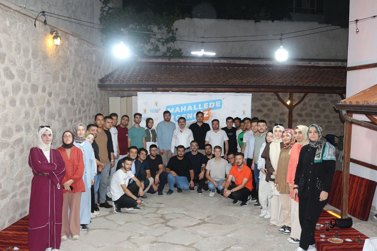 İl Gençlik Kolları Başkanımız <a href="/avibrahimkelek/">İbrahim Kelek</a>’in katılımıyla Karatay’da düzenlediğimiz “Mahallede Genciz” programında genç kardeşlerimizle bir araya geldik.

Mahalle mahalle, gönül gönüle gençliğin yanında olmaya devam edeceğiz. 😎⚡️