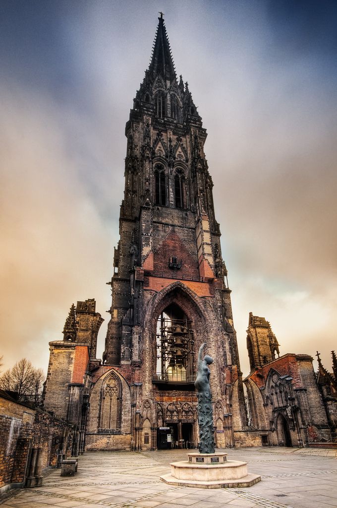 GothicChurches's tweet image. Once the tallest building in the world , St. Nikolai in Hamburg now stands as a haunting ruin.
Destroyed during WWII bombings, its spire survived - now a memorial against war and fascism.