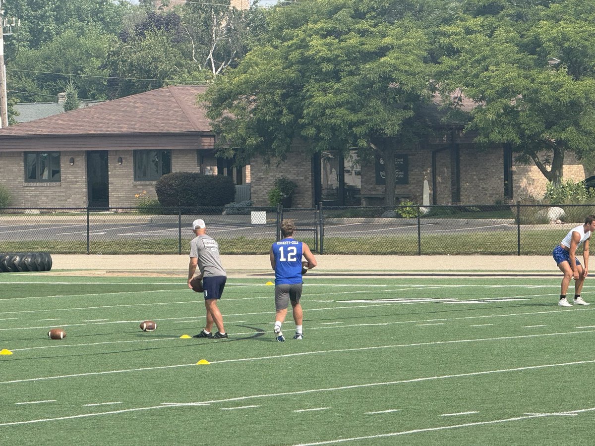 HunterVincenty's tweet image. Last camp of my 2025 summer tour is tomorrow @UST_Football at the University of St Thomas. I am so excited to have the opportunity to be on the field and working with the coaches and players of St Thomas Football 🏈 @Coach_Caruso