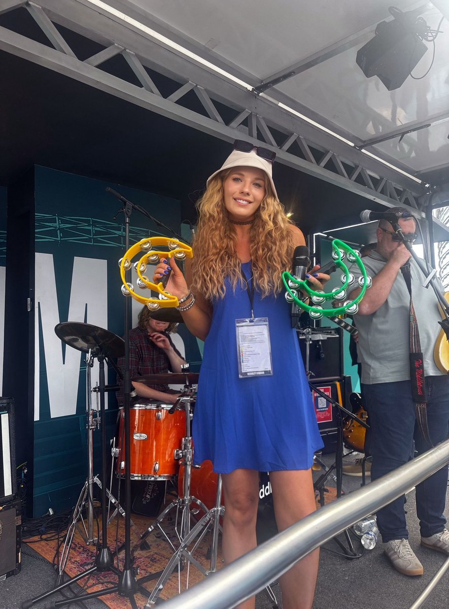 The best day at ‘work’ hosting before Oasis, roll on tomorrow when I actually see them! 🎤💙