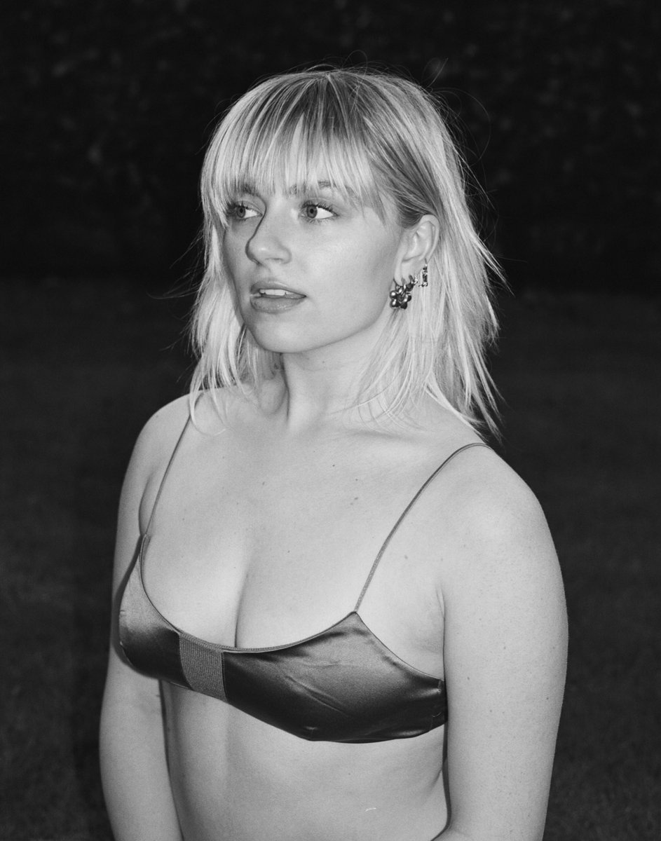 thank you for all the love today 🥹🤍 you make it all worth it. and I can’t believe how many vinyls were sold. you blew all my expectations out the water. love you