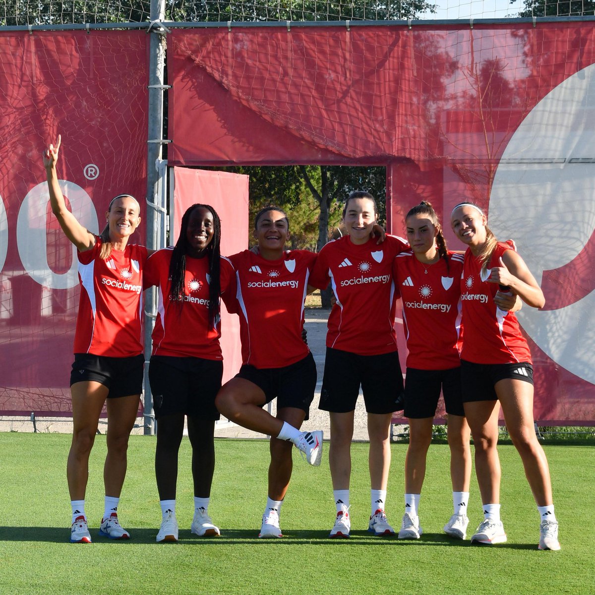 SevillaFC_Fem's tweet image. 😁 Caras de semana terminada y finde libre ☑️
#SevillaFCFem #LigaFMoeve #WeareSevilla