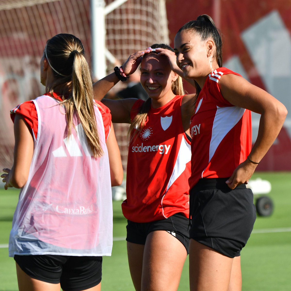SevillaFC_Fem's tweet image. 😁 Caras de semana terminada y finde libre ☑️
#SevillaFCFem #LigaFMoeve #WeareSevilla