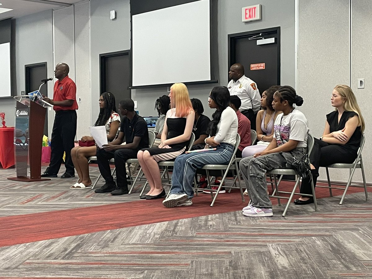 ColaFire's tweet image. This summer our Youth Empowerment Academy hit new strides thanks to the tremendous support of the Columbia Urban League and the work of our staff!
Two sessions of the academy were hosted and a total of 19 teens completed the program!
Congrats grads!
tinyurl.com/p843wn9s