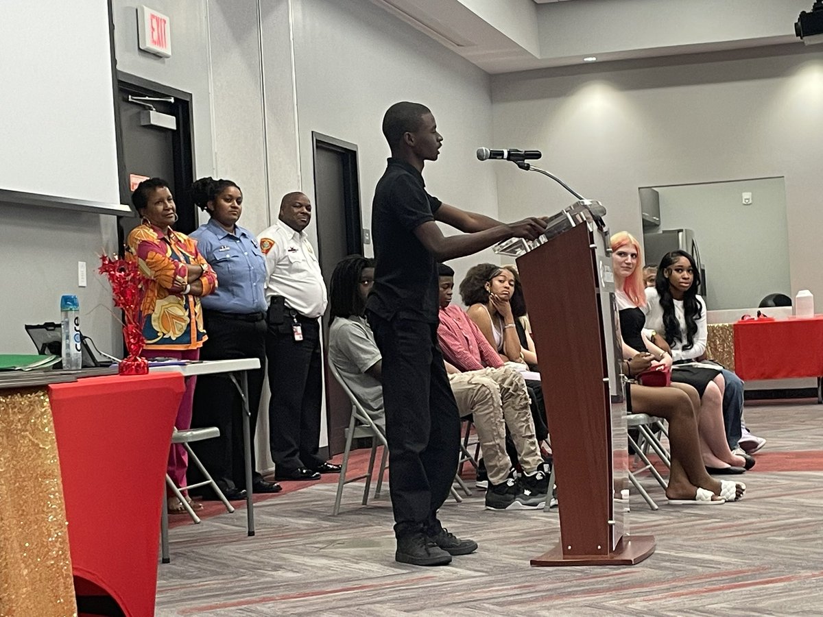 ColaFire's tweet image. This summer our Youth Empowerment Academy hit new strides thanks to the tremendous support of the Columbia Urban League and the work of our staff!
Two sessions of the academy were hosted and a total of 19 teens completed the program!
Congrats grads!
tinyurl.com/p843wn9s