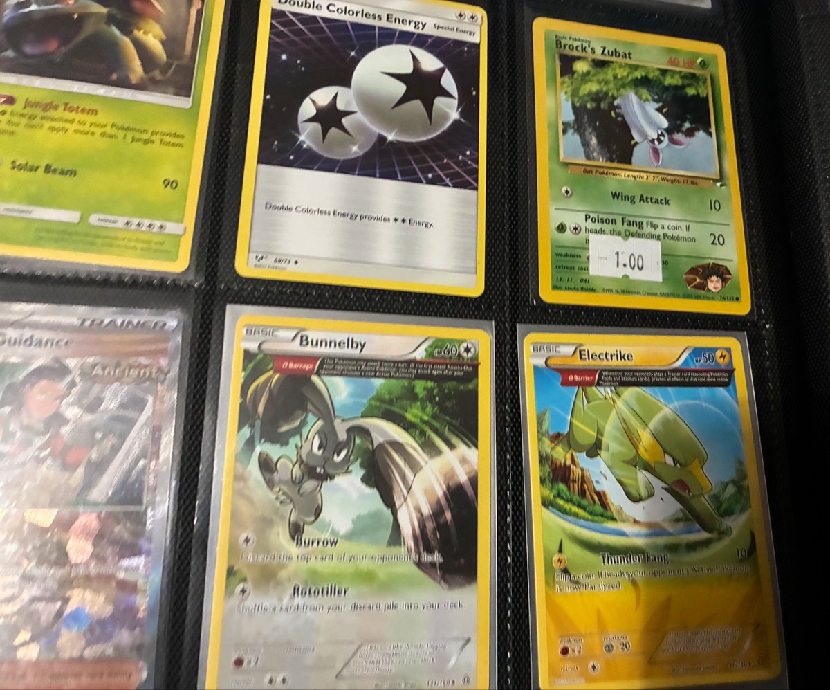 AlexBuell4's tweet image. Day 1 @classicgamefest and got some cards! Can’t wait to open!