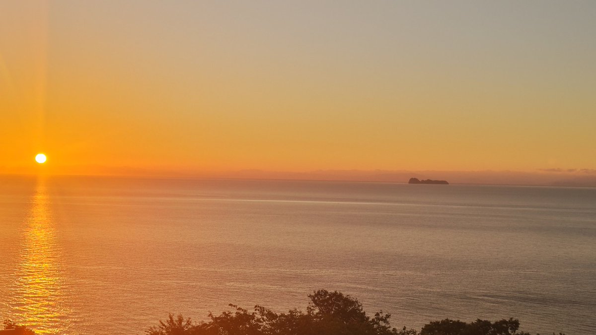 今日も暑くなりそうです。

日の出は5:02でした🌄