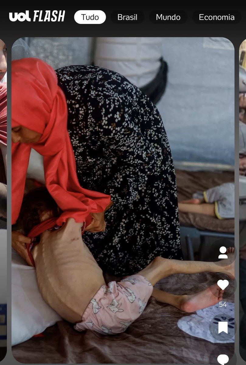 monicabergamo's tweet image. Essas são as cenas chocantes de crianças morrendo de fome em Gaza, território atacado, cercado e controlado por Israel- via @UOL :👇🏻👇🏻