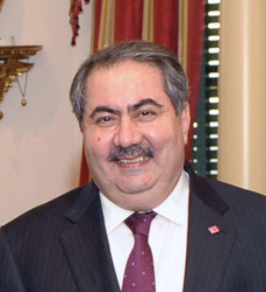 rana_y_khoury's tweet image. ثعلب السياسة الخارجية #هوشيار_زيباري يُعتبر من أذكى السياسيين الكورد الذين برعوا في العمل الدبلوماسي بعد عام ٢٠٠٣ . إذ استطاع أن يوازن بين مصالح بغداد وهولير (أربيل) لسنوات طويلة. تفاوض مع الأميركيين والإيرانيين في آن واحد، دون أن يفقد ثقة أي طرف !!