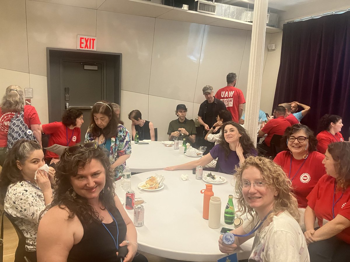 CfuUaw's tweet image. At the @uawregion9a summer school this weekend, we’re meeting and learning from faculty colleagues in @WOAWUAW, @svafac_uaw and at NYFA and Mt. Sinai.