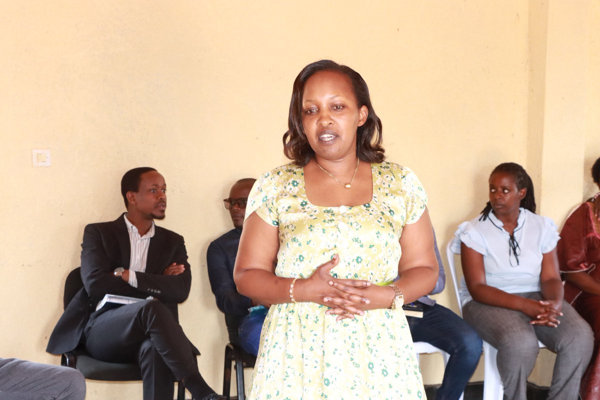 bugeserayouth's tweet image. Today, Members of Parliament from Madagascar led by Nadine Andrianasolo, accompanied by staff from @RwandaParliamnt, visited and held discussions with residents of the "Unity and Resilience" Village in Rweru. They were welcomed by the Vice Mayor in charge of Economic Development.