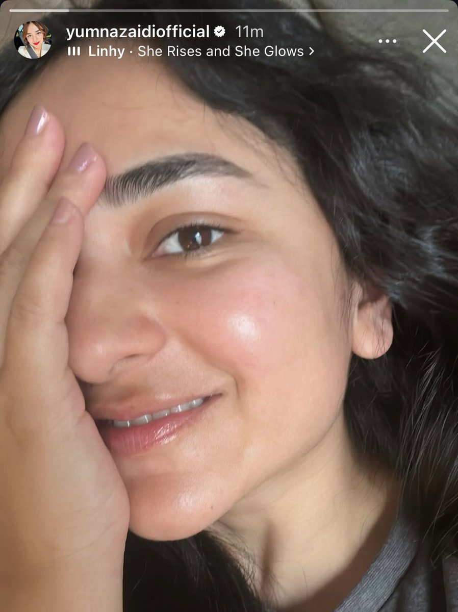 RiverPhiNicks13's tweet image. Look at that glow girl ❤️❤️❤️#YumnaZaidi
And that nail paint -main kuchh yaad nahi dila rahi kisi ko idhar bas yoon hi KABHI-2 mere dil mein khiyaal aata hai 😋😋😋