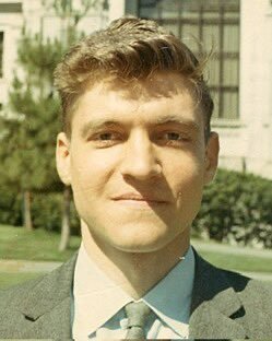 M_Solidus's tweet image. I'm casting reverse Peter Thiel on you.
Leave your phone and headphones at home and go for a walk.
Listen to your thoughts.