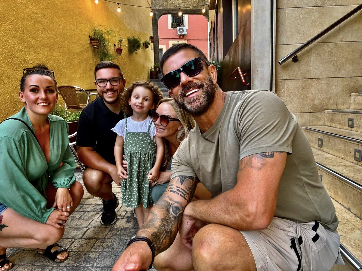 DjLeeButler's tweet image. Gratitude … For a gorgeous week in Switzerland then Como then Spain ❤️
11 days of family , love, cuddles, sleep , sun & laughter ❤️
Recovery .. the gift that keeps on giving as long as you keep giving 100%
When i was drinking/using i absolutely ruined so many family holidays…