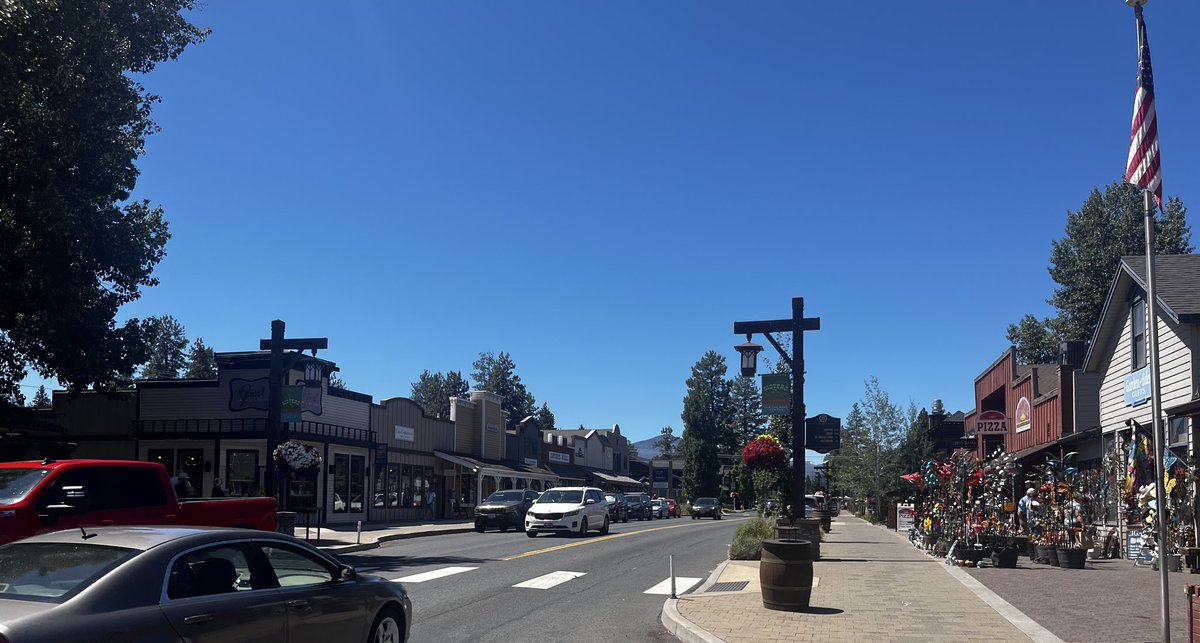 nickfshort's tweet image. In which I find myself in #Sisters, Oregon, which seems to be an extended shopping mall masquerading as a Western town. Nice if you’re a shopaholic, I suppose. I highly recommend the milkshakes.
