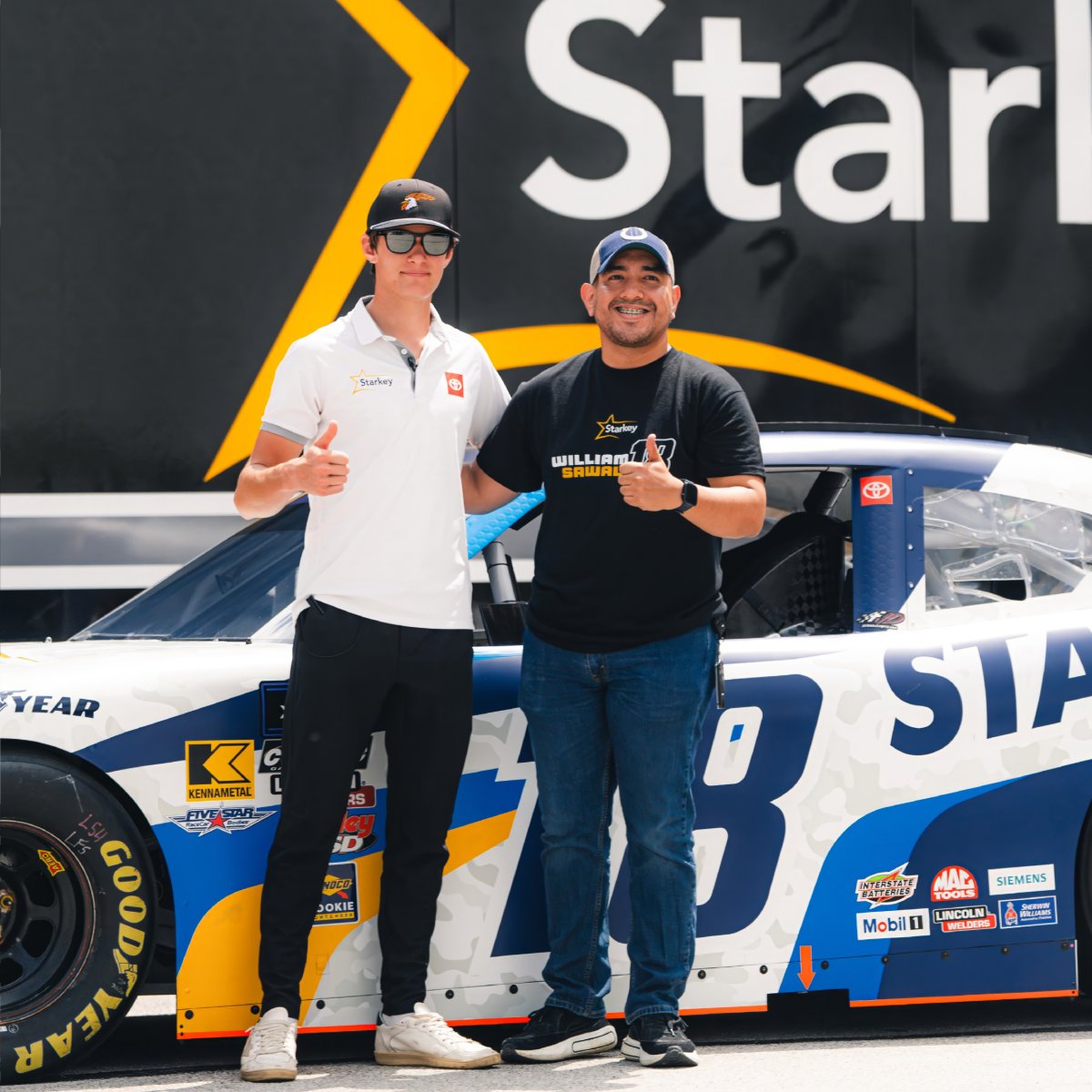 starkeyhearing's tweet image. Let’s go #18! 🏁 Our Global Distribution Center team is ready to cheer on @WilliamSawalich and the @JoeGibbsRacing team in Indianapolis this weekend. Employees had a chance to check out the car, meet William, and enjoy some @SunnyDelight ahead of the race.
#HearBetterRaceBetter