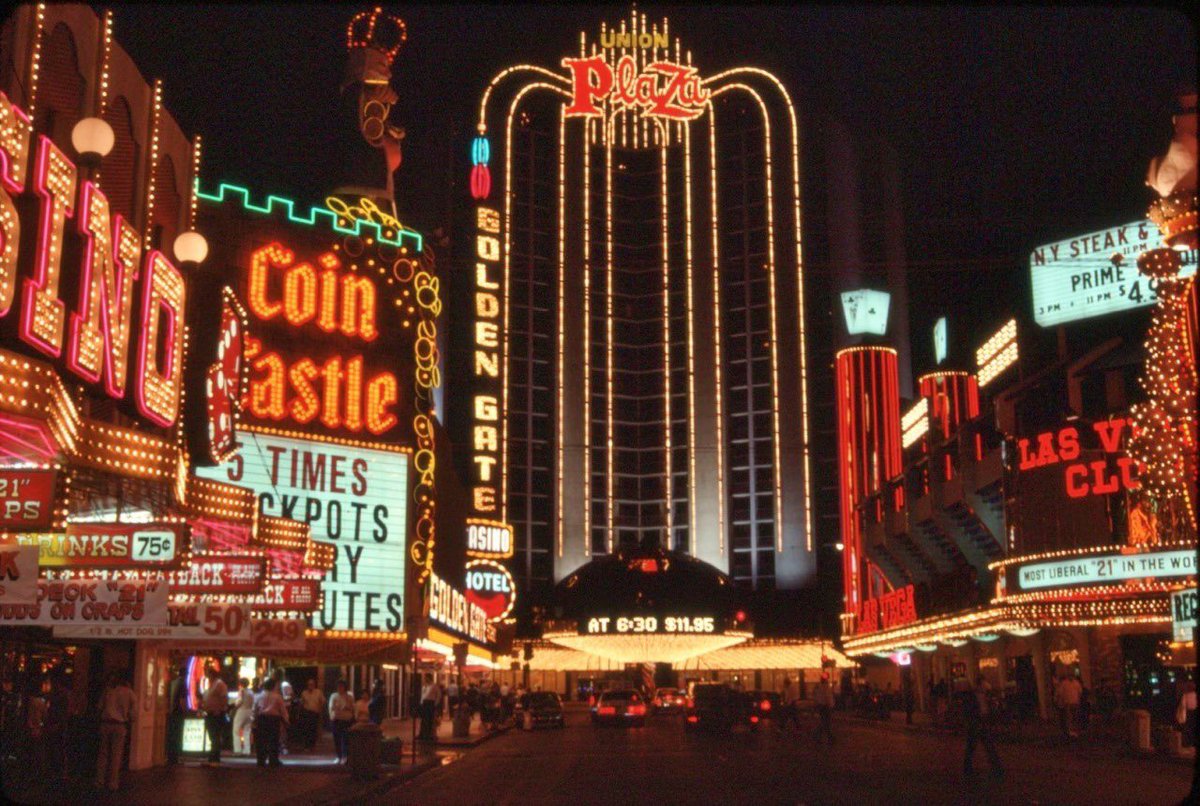 luusssso's tweet image. Could look at photographs of vintage Las Vegas forever