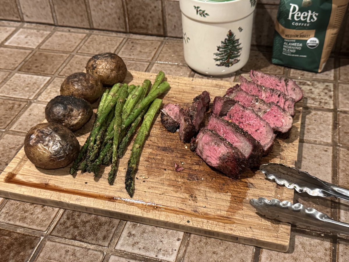 jay_ryewhiskey's tweet image. My older brother is staying with me for a few days. I cooked him a steak last night and is now at the store buying another for me to cook 🤣🤣 Guess I left an impression