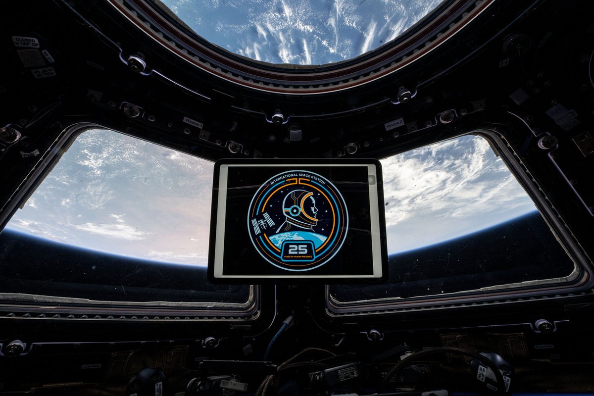Gabrill_Michael's tweet image. 25th Anniversary Cupola Photo @NASA #NASA ift.tt/wZluki9, Michael Gabrill